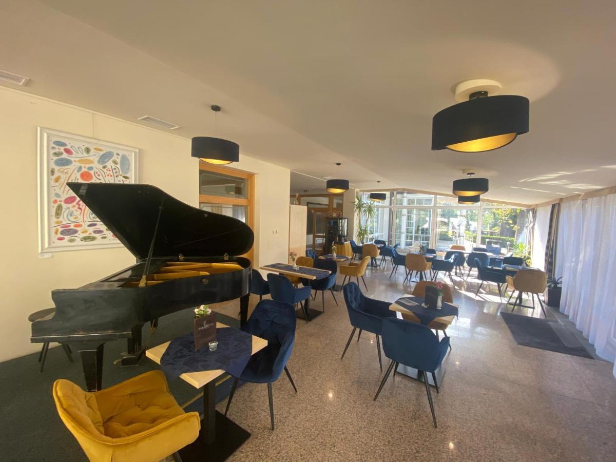 巴拉克公园酒店 Nová Dubnica 外观 照片