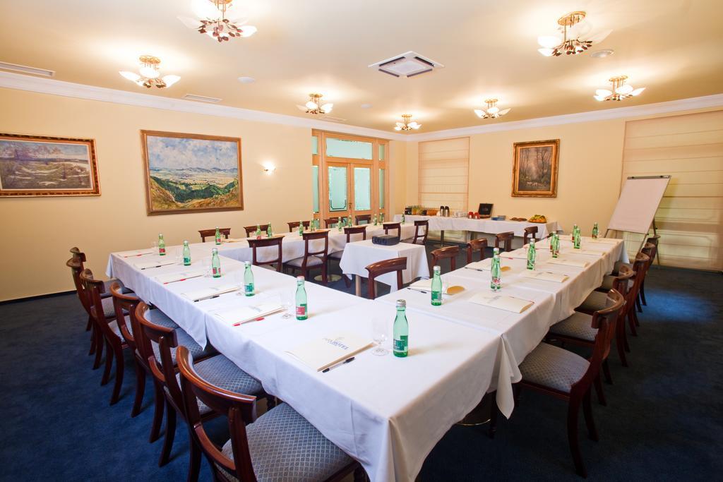 巴拉克公园酒店 Nová Dubnica 外观 照片