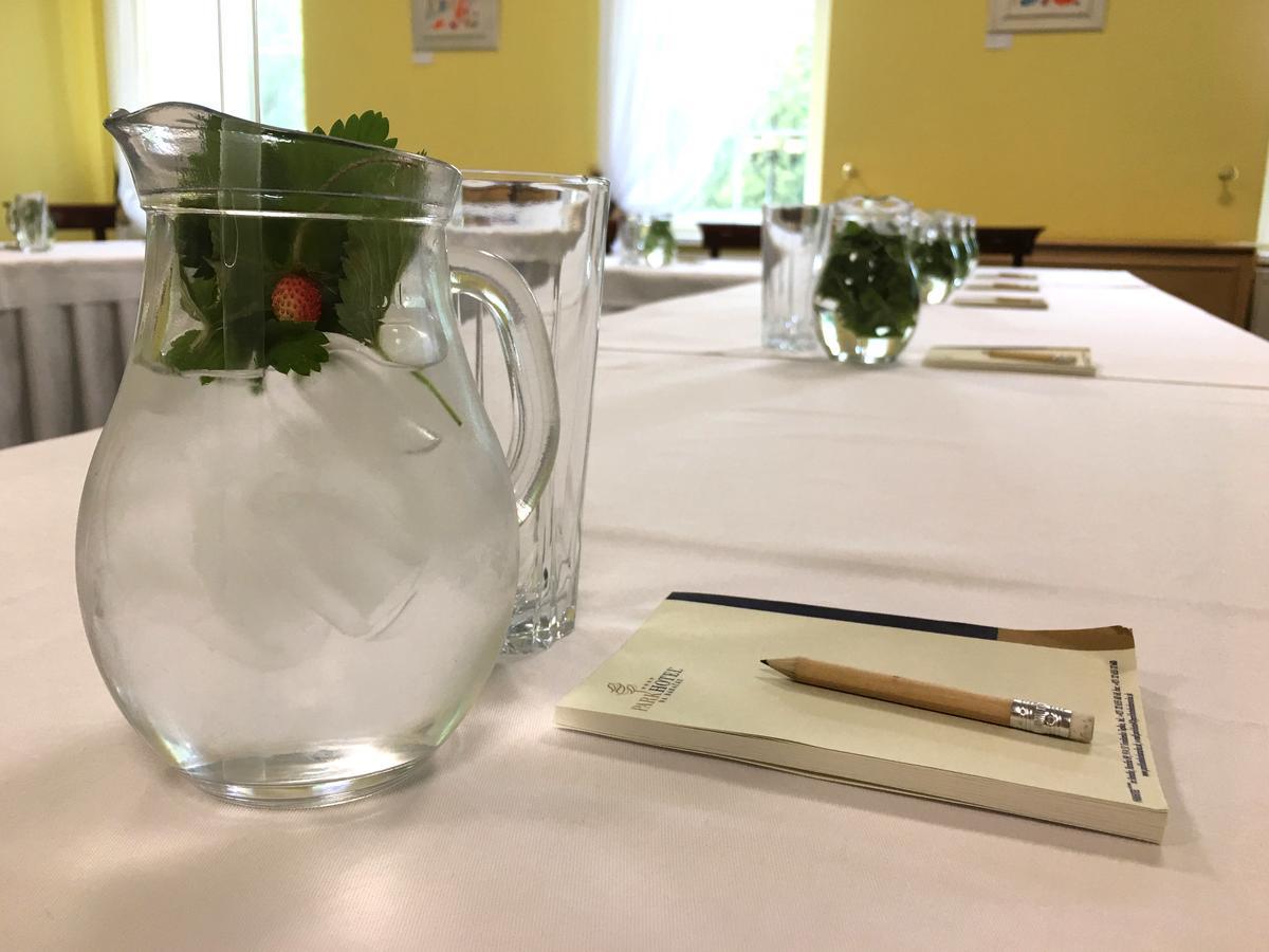 巴拉克公园酒店 Nová Dubnica 外观 照片