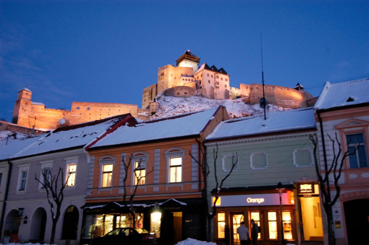 巴拉克公园酒店 Nová Dubnica 外观 照片